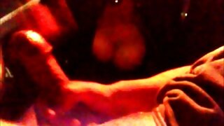 ಡಾರ್ಕ್ ಕೂದಲಿನ ಟೊರಿಡ್ ಲಾಸ್ಸಿ ಮಿಶ್ ಮತ್ತು ಕೌಗರ್ಲ್ ಶೈಲಿಗಳಲ್ಲಿ ಹೊಡೆಯುತ್ತಾನೆ ವೀಡಿಯೊದಲ್ಲಿ ಸಂಪೂರ್ಣ ಮಾದಕ ಚಲನಚಿತ್ರ